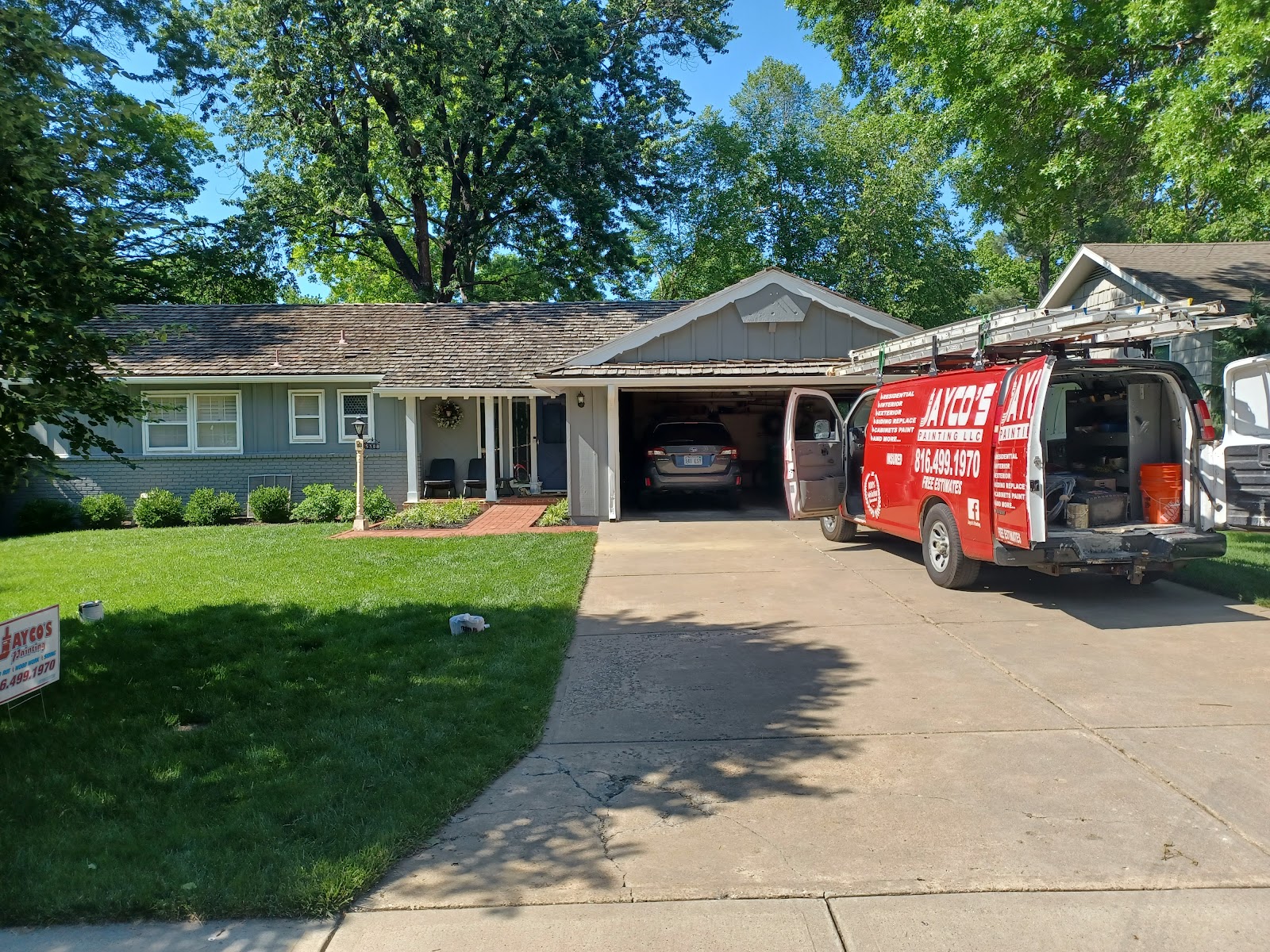 Jayco's Painting van and yard sign at a Kansas City home
